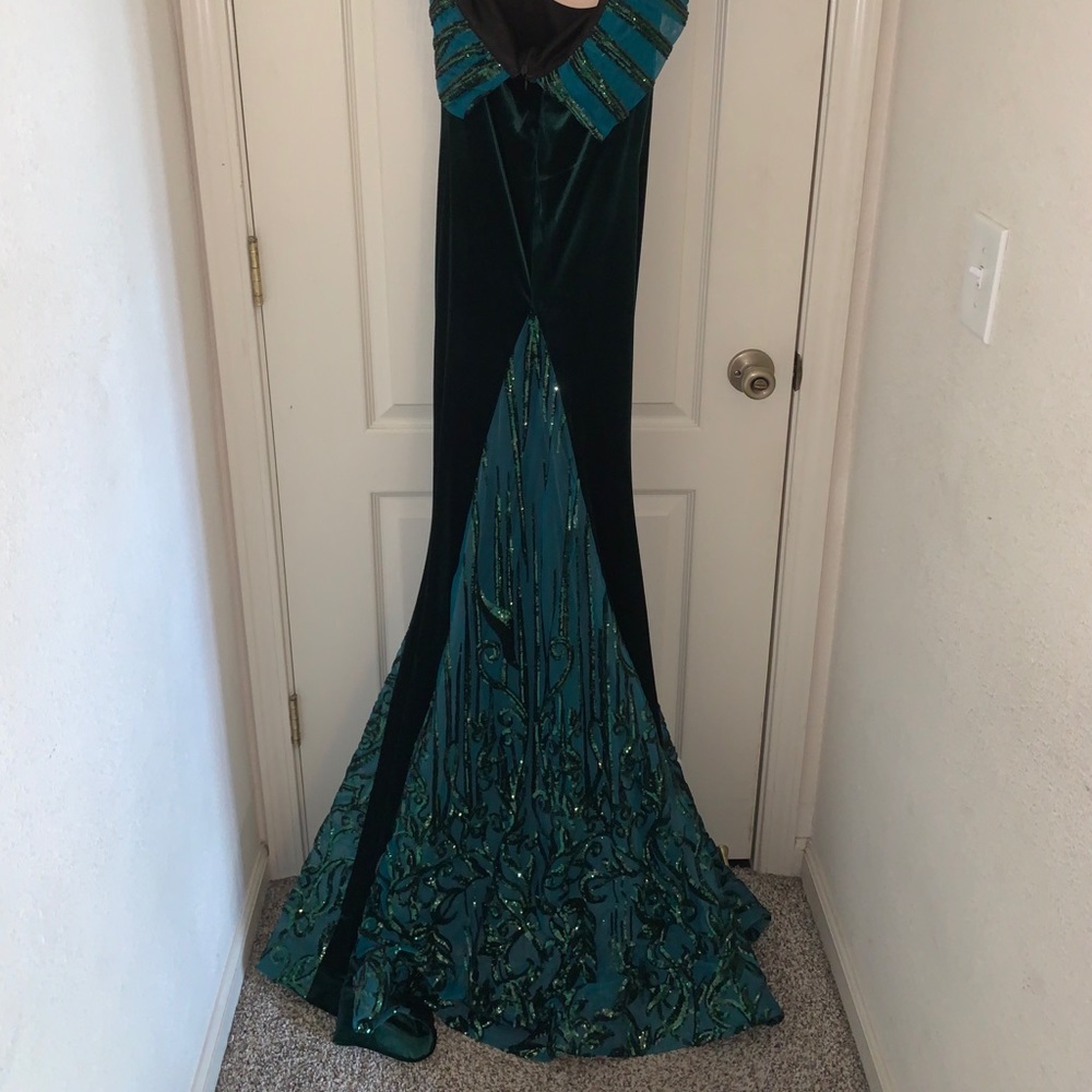 Emerald Velvet Dress - Picture 10 of 12